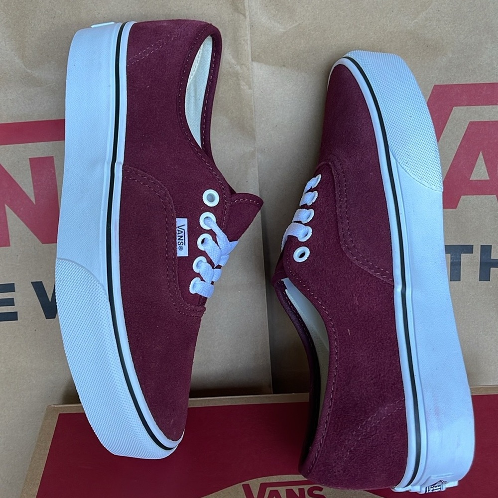 Vans WMNS Authentic Platfor
(Suede) Port Royale/True
VN0ARAVRJNR Platforms - Picture 9 of 16